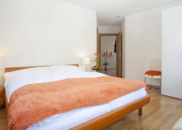 Residenz Iris * ロイカーバード