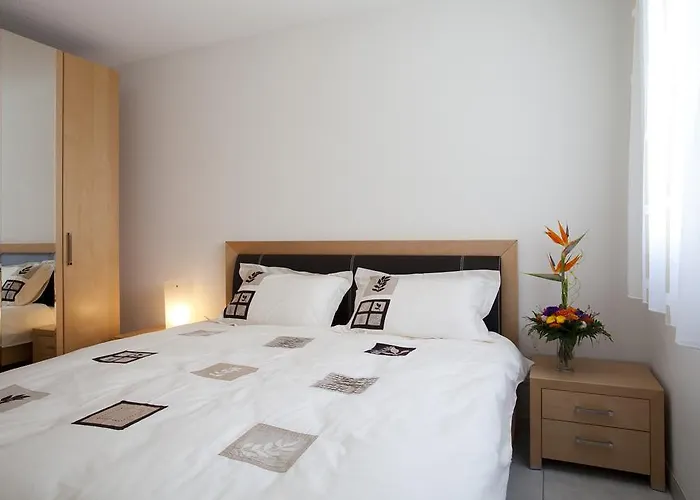 Residenz Iris Апартаменты Лойкербад