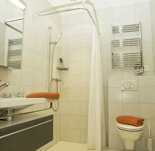 Residenz Iris ロイカーバード