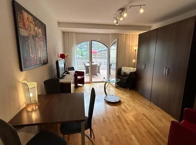 Residenz Iris ロイカーバード